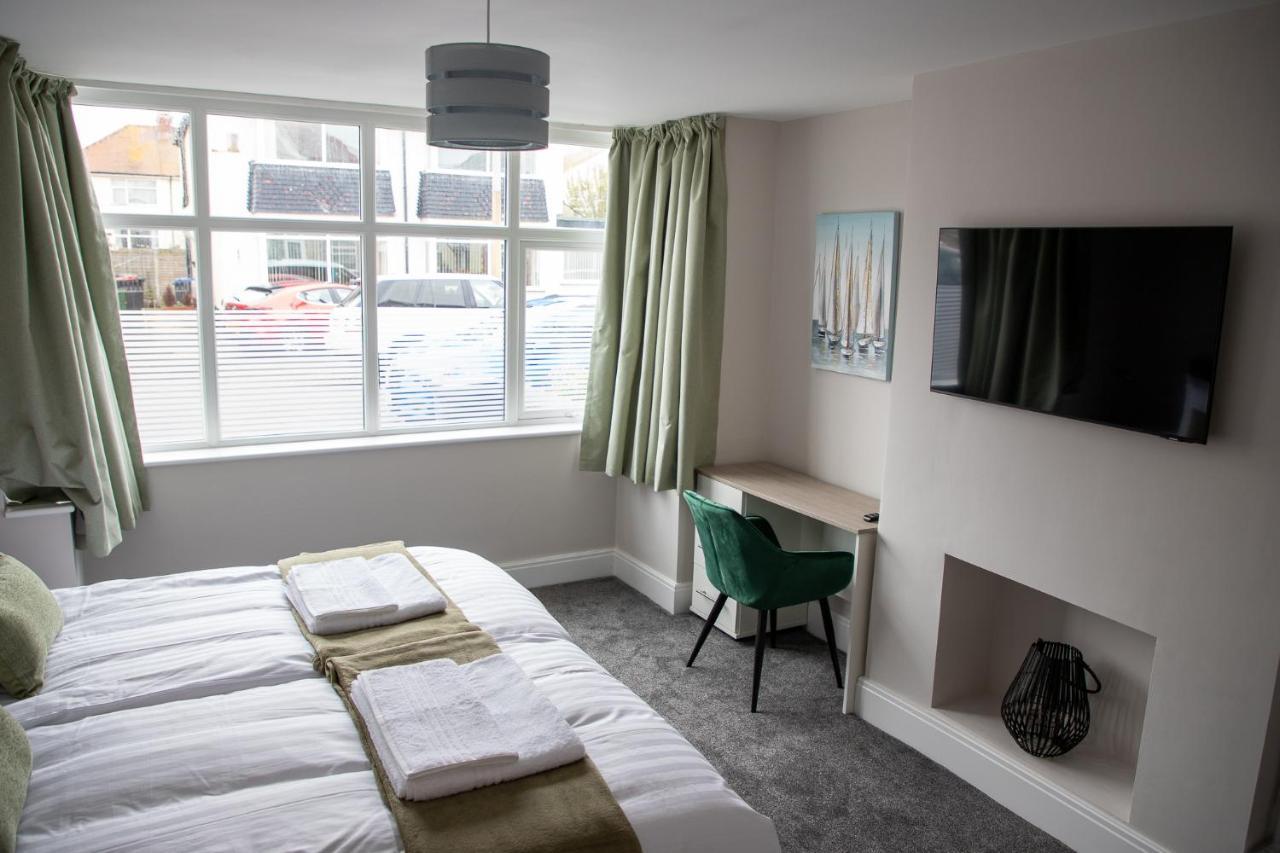 Wave Stays - Ground Floor Apartment - Outside Seating Area Cleveleys Exteriér fotografie